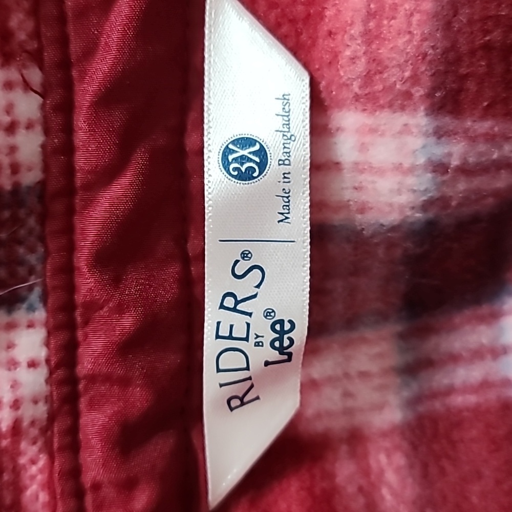 Button Up Top - Picture 2 of 2